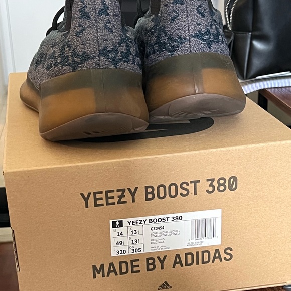Onyx Yeezy Boost 380 like new - Picture 1 of 3